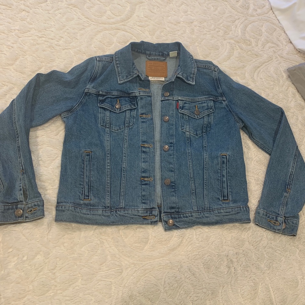 NWOT Levi’s Original Trucker Jean Jacket Large